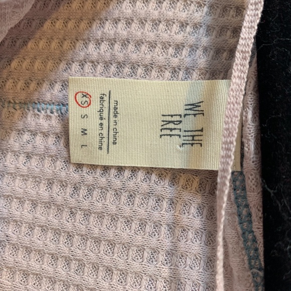 FREE PEOPLE LONG SLEEVE TOP LIKE NEW - Picture 3 of 3